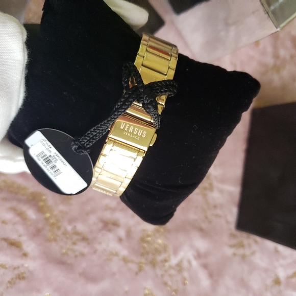 VERSUS VERSACE | Covent Garden Crystal Bracelet Watch - Picture 5 of 16